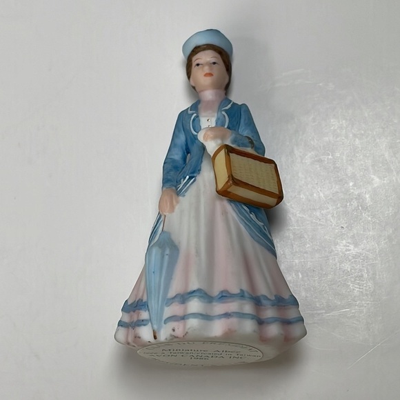 Vintage 1986 and 2006 Avon Miniature Porcelain Albee Lot of 3 - Picture 9 of 14